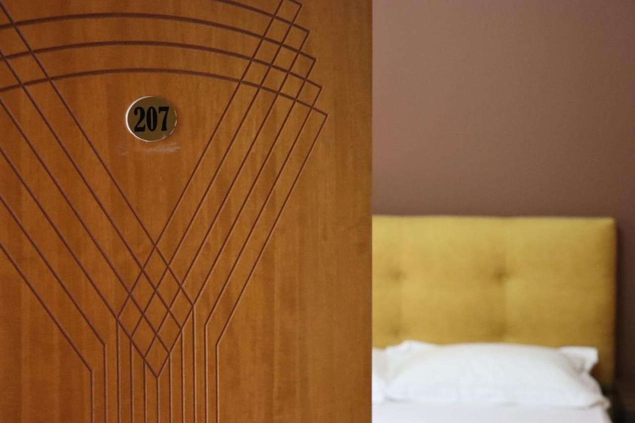 Hotel Ceka Дуррес Екстер'єр фото