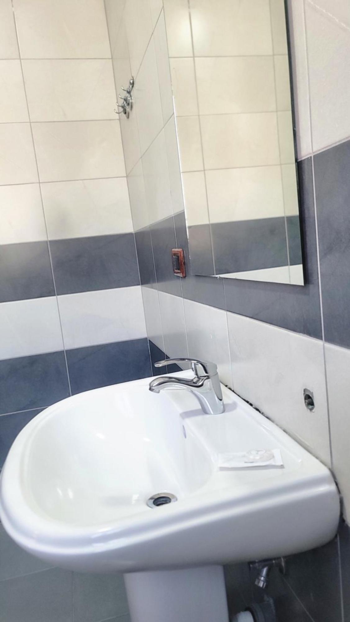 Hotel Ceka Дуррес Екстер'єр фото