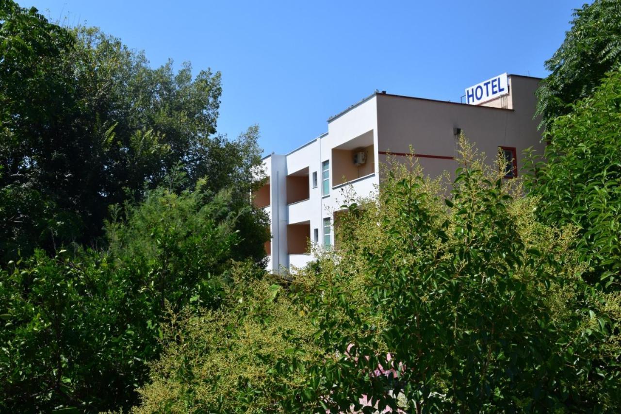 Hotel Ceka Дуррес Екстер'єр фото